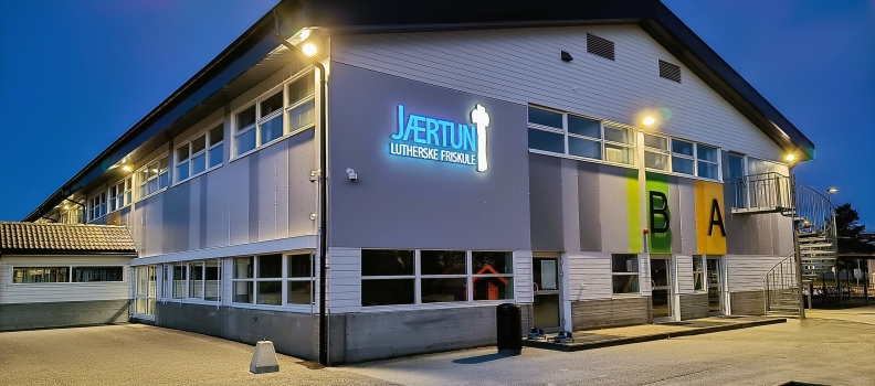 «Jærtun by night!»